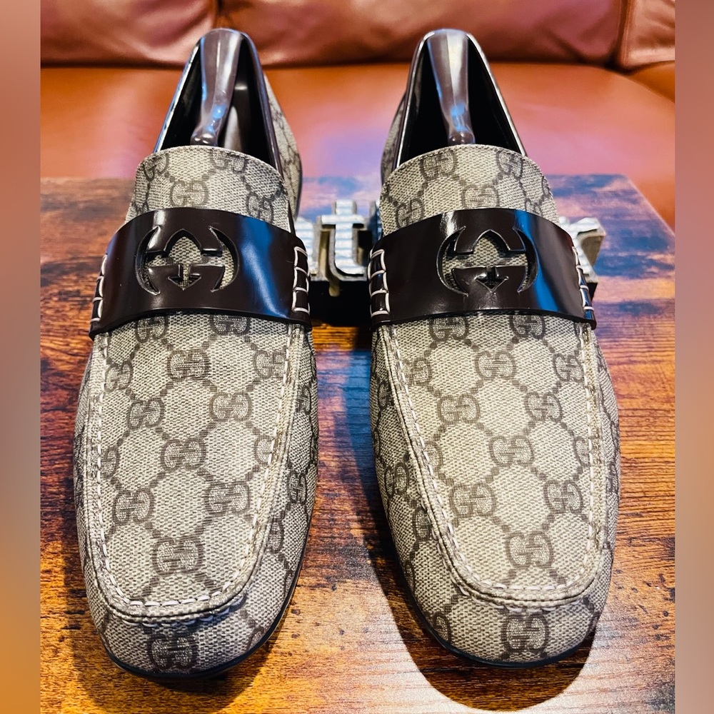 Gucci 236614 Beige/Brown GG Canvas Cutout Logo Moccasin Driver Size 9G / 9.5 USA